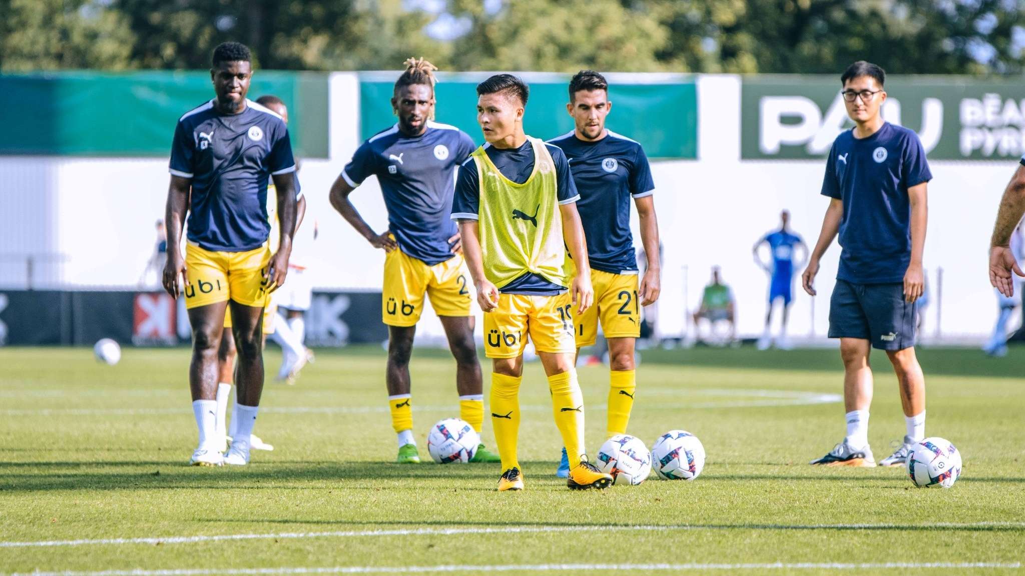 波羽毛球公 波羽毛球公